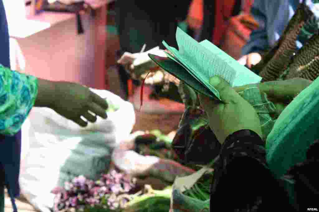 Дар орзуи арзонӣ #99