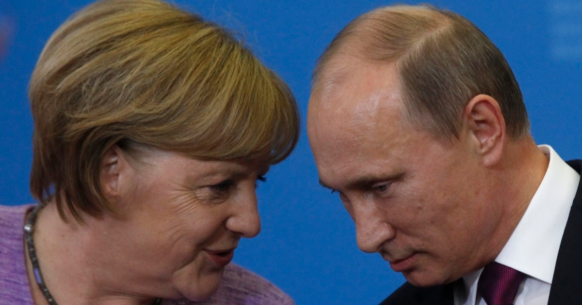 Әйелінің ғашығының мүшесін сорып жатқан ресейлік көкірекшенің порносын көріңіз