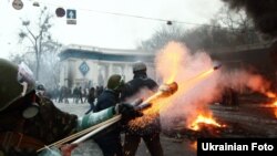 Столкновения между протестующими и милицией на улице Грушевского в Киеве. 22 января 2014 года.