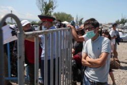 Очередь на блокпосту при въезде в Алматы, 11 мая 2020 года.