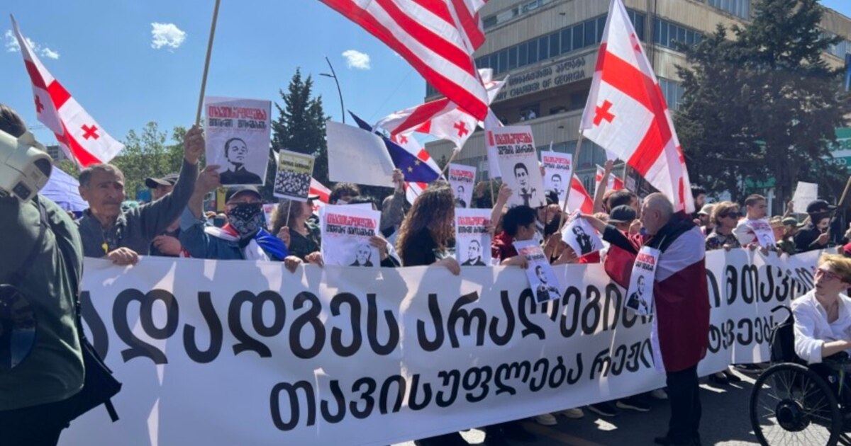 „გადადგეს არალეგიტიმური მთავრობა“ - დიდუბის მეტროდან პროკურატურისკენ მსვლელობა დაიწყო