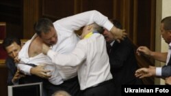 Розгляд законопроекту регіоналів 24 травня завершився бійкою