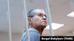 Алексей Улюкаев в суде, Москва, Россия, 15 декабря 2017 года