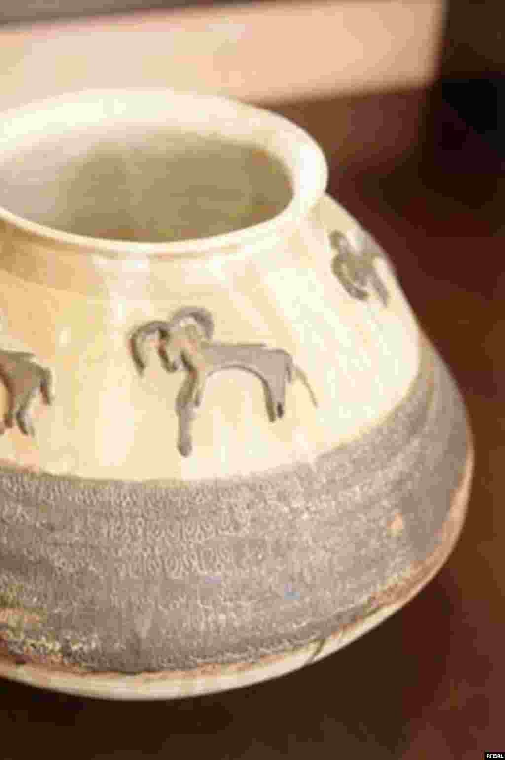 UAE, Homa Vafaee Pottery, Homa Vafaee Currently living and working in Abu Dhabi., 03/15/2007