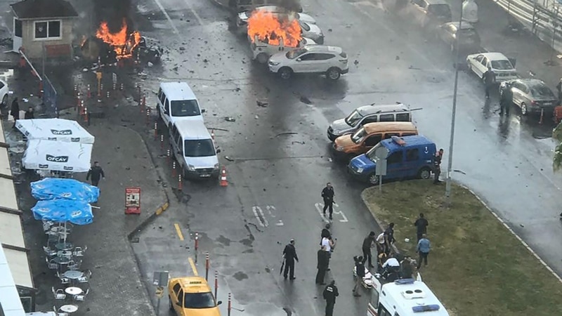 درگیری و انفجار بمب در ازمیر ترکیه دستکم چهار کشته برجای گذاشت