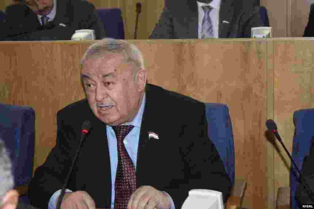 Он сӯи девори парлумон #95