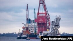 Російське трубоукладальне судно «Фортуна», що бере участь в будівництві «Північного потоку-2», в німецькому порту Вісмар, 14 січня 2021 року