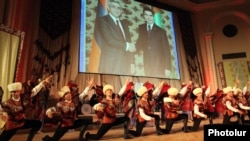 Armenia - A Turkmen folk dance band performs in Yerevan ahead of President Gurbanguly Berdimuhamedov's official visit to Armenia, 28Nov2012.