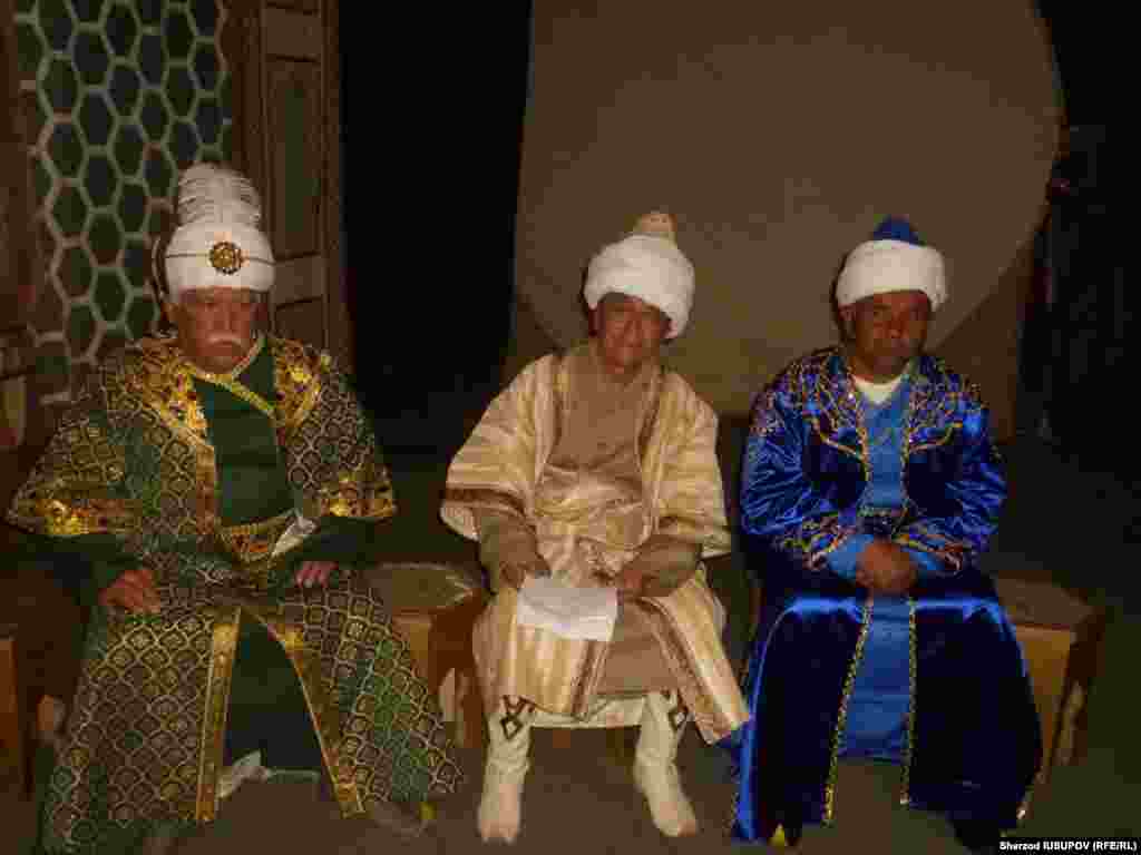 Kyrgyzstan - Osh Uzbek Theater receives assistance from Uzbekistan