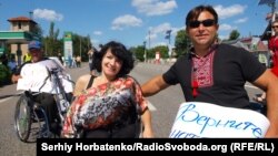 Снежана и Владимир Керничные протестуют против отключений электричества