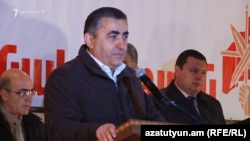 Armenia -- Armen Rustamian, a leader of Dashnanktsutyun, meets voters in Sevan, 28Mar2017