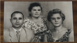 Ганна Стрижкова (праворуч) з батьками