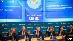 Члены Центральной избирательной комиссии России. Третья справа – председатель ЦИК Элла Памфилова. 