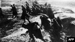 French soldiers move into attack from their trench during the Verdun battle in 1916.