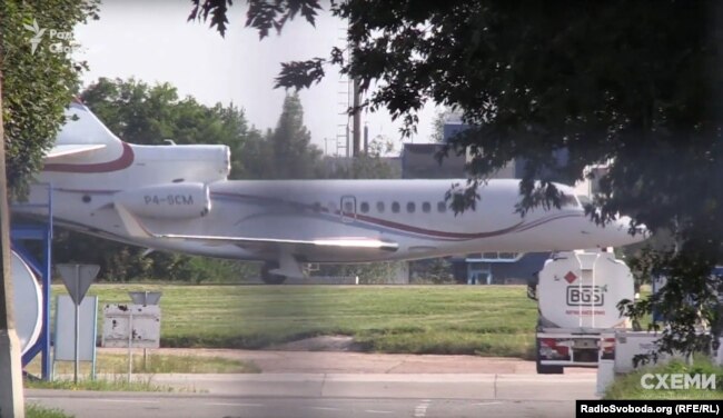 Літак Falcon 7X приземляється в аеропорту «Бориспіль»
