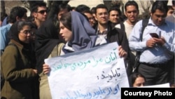 Students at Sharif University in Tehran protested against the burial of war dead on their campus in 2006.
