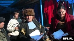 Ticarətçilər deyirlər ki, onlar daha çox nisyə alver edirlər
