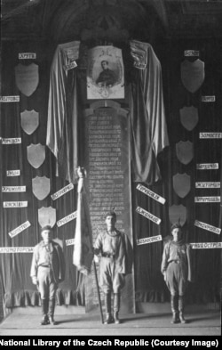 A guard of honor during the 10th anniversary ceremony of the Ukrainian People’s Army in the Czech town of Pardubice in May 1927
