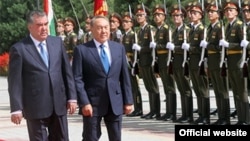 Tajik President Emomali Rahmon (left) welcomes Kazakh President Nursultan Nazarbaev to Dushanbe on September 14.