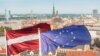Steagurile Letoniei și UE la Riga ©Shutterstock