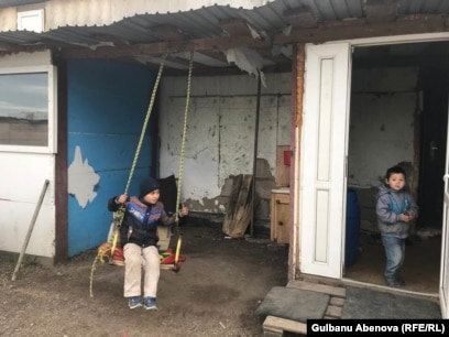 Үлкен бөкселер туралы жеке бейне Әйелдердің еркектерге сиынуы бейнеленген порно