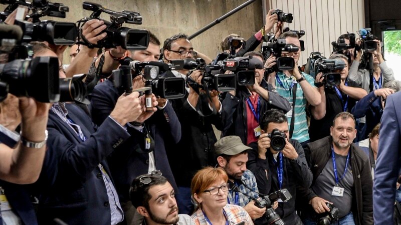 Медиумите да известуваат професионално за време на референдумот, бара АВМУ