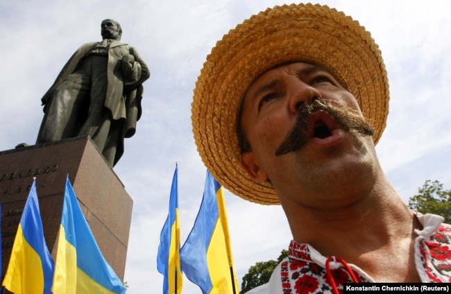 Під час мітингу до Дня Незалежності України біля пам'ятника Тарасу Шевчунку в Києві, 24 серпня 2010 року