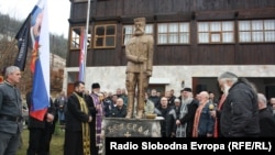 Spomenik u Bijeljini nije prvi takav, spomenik Draži Mihailoviću u blizini Višegrada postavljen je 2017. godine (na fotografiji)