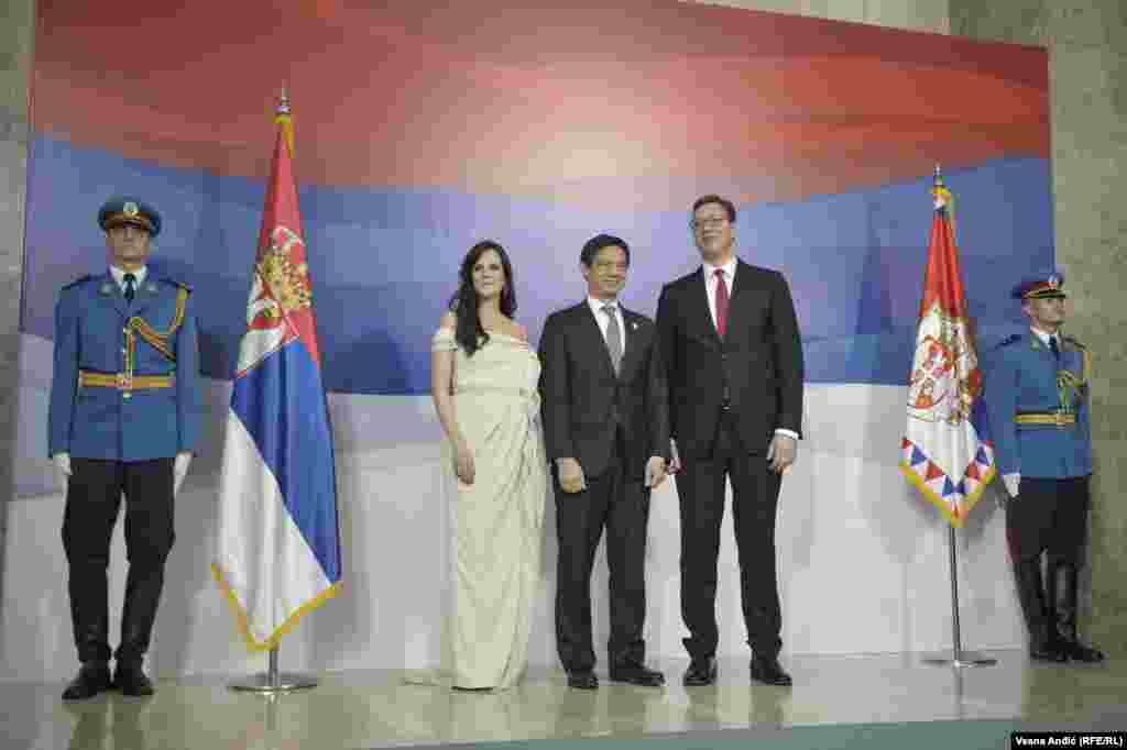 Predsednik Srbije Aleksandar Vučić sa suprugom i zamenik pomoćnika državnog sekretara SAD Hojt Brajan Ji