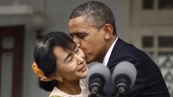 Бывший президент США Барак Обама и Аун Сан Су Чжи. Янгон, 19 ноября 2012 года
