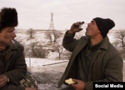 Часть выставки Виктора Марущенко «Донбасс – страна мечты», опубликованные в соцсетях художницей Евгенией Белорусец