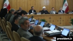 سه تن از این استانداران تازه معرفی شده، در دولت اول حسن روحانی نیز استاندار بودند و جابه‌جا شده‌اند.
