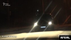 «Схеми» вирушили за чорним мікроавтобусом Mercedes, у яке пересіли пасажири літака із Оману