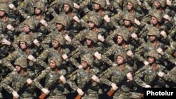 Armenia - Armenian soldiers march in a military parade in Yerevan, 21Sep2016.