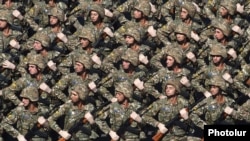 Бойцы вооруженных сил Армении на параде