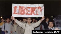 Протестующие студенты на площади Тяньаньмэнь в Пекине, 1989 год