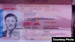 Алмамбет Анапияевдин сүрөтү чапталган паспорт