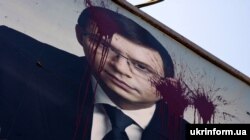 A billboard of Yevhen Murayev defaced with dark red paint in the western Ukrainian city of Ternopil in October 2018.