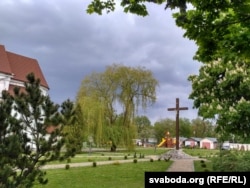 Так выглядаў сквэр ля касьцёла Сьвятога Роха ўвесну 2020 году
