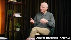 Алесь Бяляцкі падчас інтэрвію Радыё Свабода. Вільня, 16 сьнежня 2025