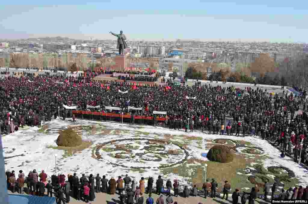 RFE/RL&#39;s Kyrgyz Service says more than 10,000 people took part in the March 1 rally.
