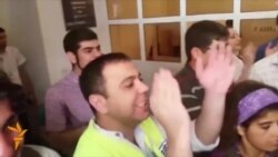 Activiștii din Baku împiedicați să pătrundă în tribunal la procesul ziaristei Ismailova