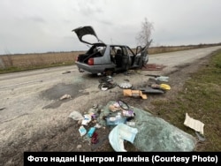 Автомобіль розстріляної військовими РФ автоколони цивільних людей, які пробували виїхати з окупації. Київщина, Липівка, квітень 2022 року