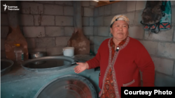 Элмира Төлөнова, Кум-Шоро айылынын тургуну.