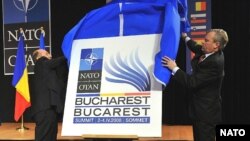 Logo-ul summitului Nato de la București din 2008