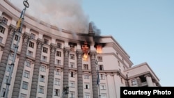 კიევზე რუსეთის მასირებული შეტევის შედეგად უკრაინის მთავრობის შენობაში გაჩენილი ხანძარი. 2025 წლის 7 სექტემბერი