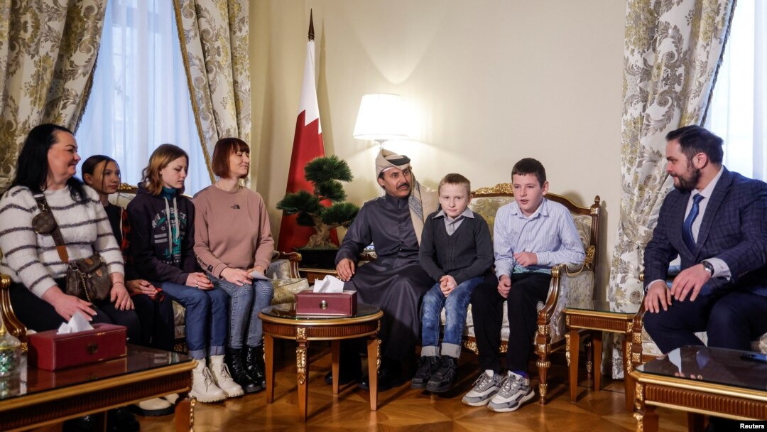 Ambasadorul Qatarului în Rusia, șeicul Ahmed bin Nasser Al Thani, a intermediat în decembrie 2023 un acord prin care câțiva copii ucraineni și membrii familiilor lor s-au întors în țara natală.