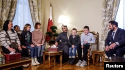 Ambasadorul Qatarului în Rusia, șeicul Ahmed bin Nasser Al Thani, a intermediat în decembrie 2023 un acord prin care câțiva copii ucraineni și membrii familiilor lor s-au întors în țara natală.