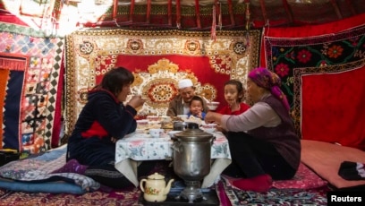 Орыс порносы: Жігітке секс үйретеді