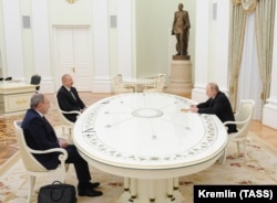 Армениянын премьер-министри Никол Пашинян, Азербайжандын президенти Ильхам Алиев жана Орусиянын президенти Владимир Путин. 11-январь, 2020-жыл.